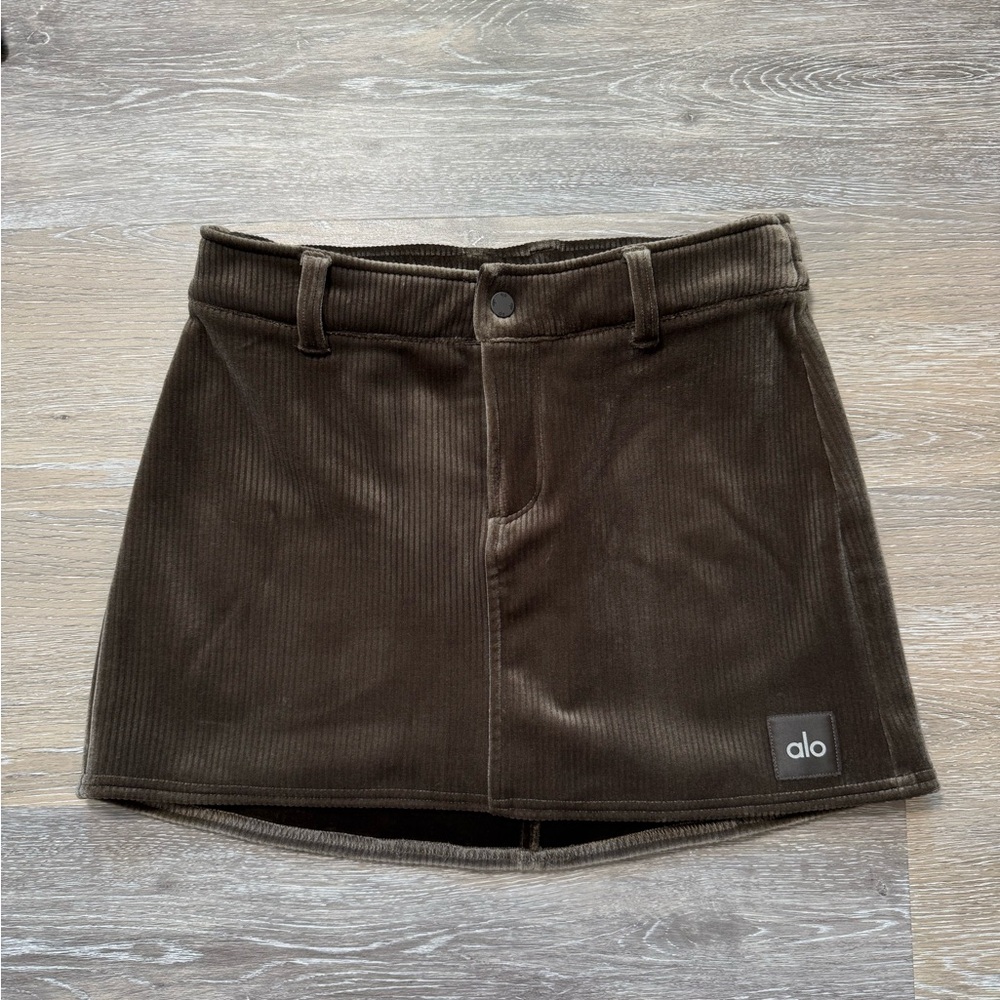 Alo Yoga Ribbed Velour Baller Mini Skirt - Macchiato